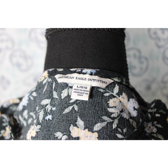 American Eagle Outfitters Size Large Women's Floral Crop Top Deep V Ruffles - Picture 6 of 8
